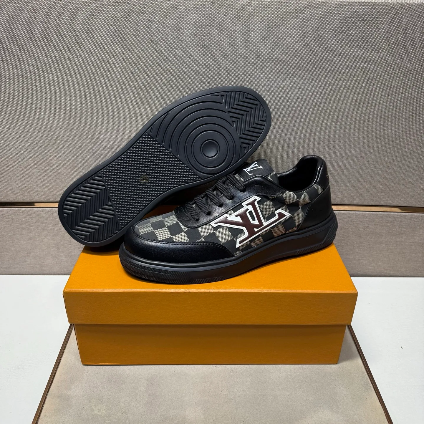 ⬛️Ex-factory price p400 [LV~] Men's casual shoes, 2025z cabinet sales simultaneously 🔶Code number: 38-44#️⃣ 🔷3 colors🔜The upper is made of multi-material splicing ➕Genuine leather lining, comfortable and breathable, sole: original comfortable and wear-resistant outsole, ⚠️real thing📱photographed🎬real thing is better📢📢📢